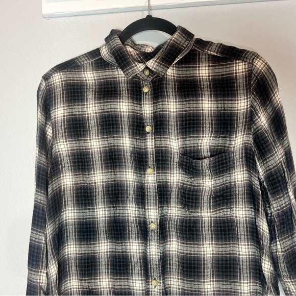 American Eagle Button Up Shirt Soft Boyfriend Fit Black Grey Plaid Size Medium - Picture 5 of 10
